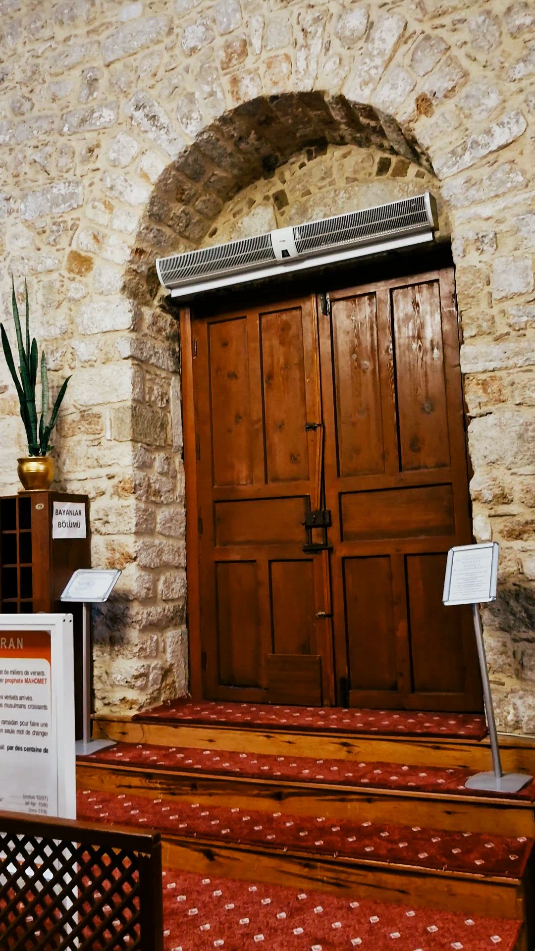 Video moving from the glass floor across columns, arches and the carpeted interior.